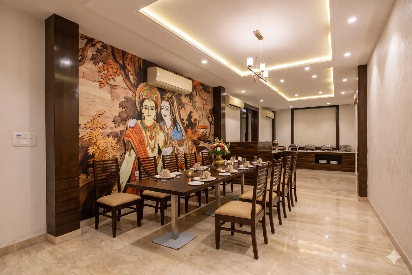 Hotel Girraj Inn Dining